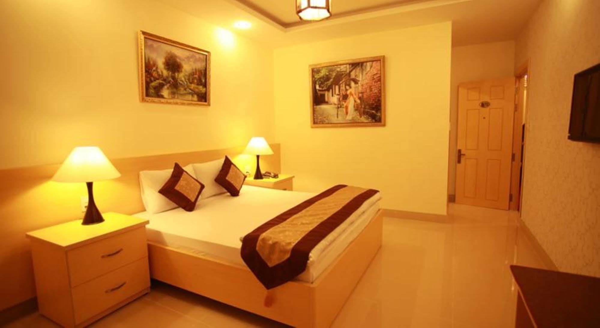 Tulip Hotel 2 Dalat Bagian luar foto